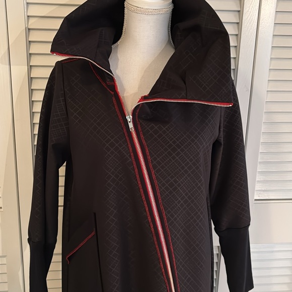 Lousje & Bean Assymetrical Zip Car Coat Women’s Black w/ Red Trim Size Small - Picture 3 of 13